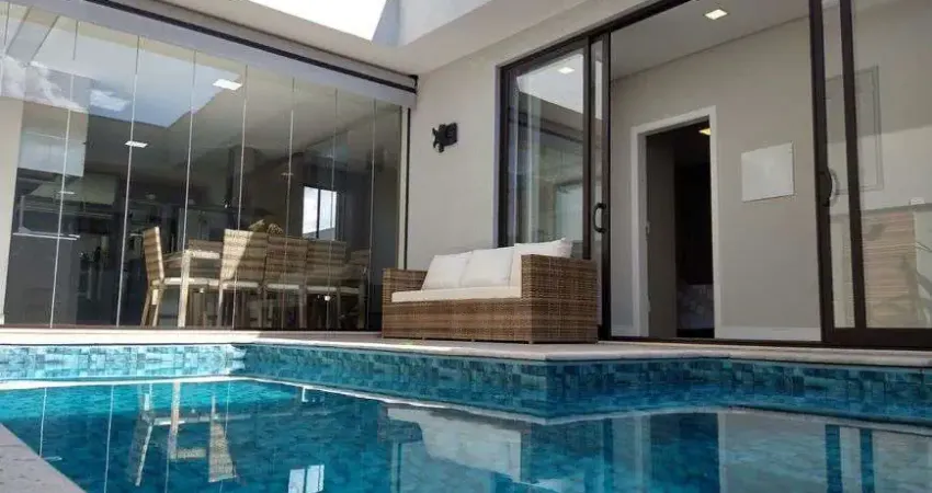 Casa térrea com piscina À venda em Paulínia, Condomínio Terras do Cancioneiro - São Paulo