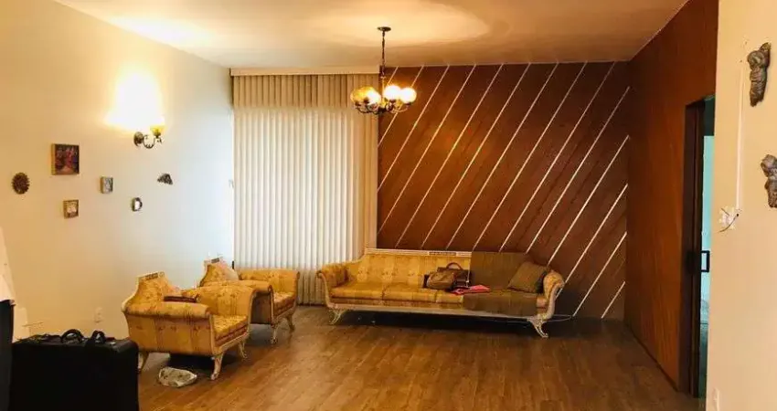 Imóvel comercial para aluguel possui 282 metros quadrados com 10 quartos