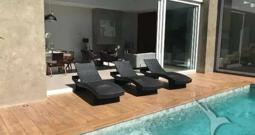 Casa de condomínio para venda tem 567 metros quadrados com 3 quartos