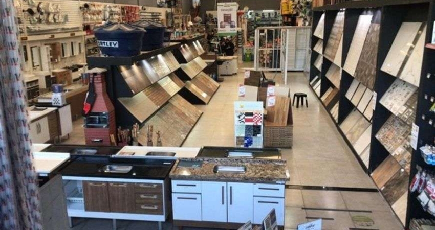 Imovel comercial à venda no Jardim Velho Sanazar em Jandira - SP.