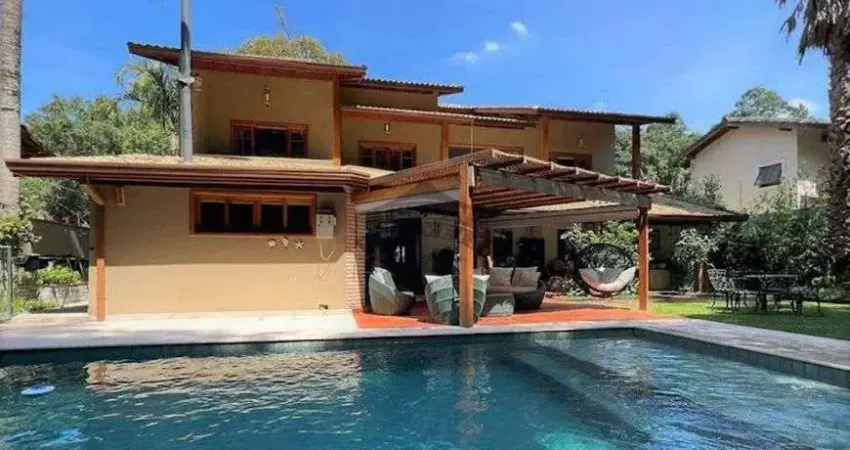 Casa alto padrão à venda no Condomínio Forest Hills em Jandira - SP.