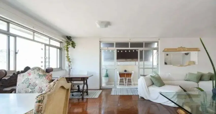 Apartamento alto padrão à venda no Edifício Saint Michel no Jardim Paulista em São Paulo - SP