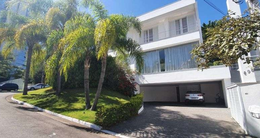 Casa à Venda no Condomínio AlphaPlus em Barueri - São Paulo.