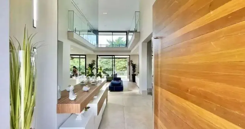 Casa sobrado à venda no Alphaville Granja Viana em Granja Viana em Carapicuíba - SP
