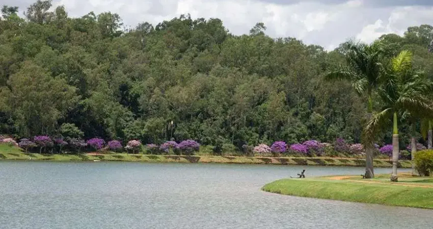 Terreno à venda no Condomínio Quinta da Baroneza em Bragança Paulista - SP.