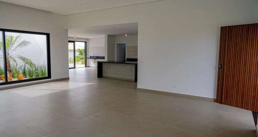 Casa térrea alto padrão à venda no Condomínio Saint Charbel em Araçoiaba da Serra - SP.