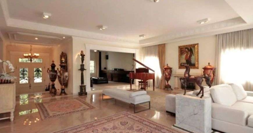 Casa alto padrão à venda no Alphaville Residencial 8 em Santana de Parnaíba - SP.
