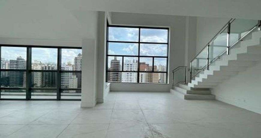 Apartamento duplex alto padrão à venda no Condomínio Vitra Cambuí em Campinas - SP