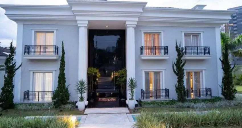 Casa de luxo mobiliada à venda no Condomínio Tamboré 3 em Santana de Parnaíba - SP.