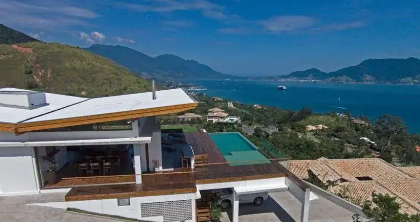 Belíssimo Sobrado à Venda no Condomínio Fazenda Arrozal, Ilhabela - SP