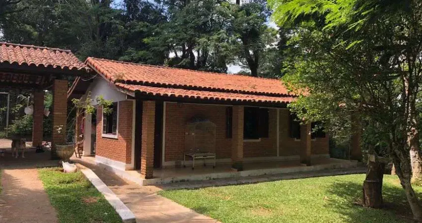 Chácara na represa à venda no bairro de Ibiúna em São Paulo.