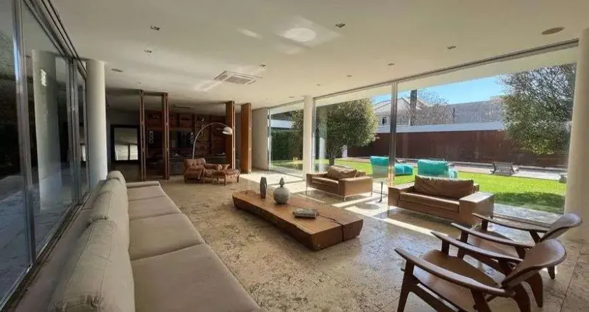 Casa com sobrado no Condomínio Millenium Campolim no Jardim Pires de Mello em Sorocaba - SP