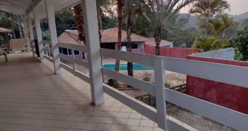Casa à venda no Condomínio Portal das Acácias em Santana de Parnaíba - SP.