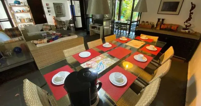 Casa de praia à venda no Condomínio SABADU, em Praia Dura, Ubatuba, em São Paulo.