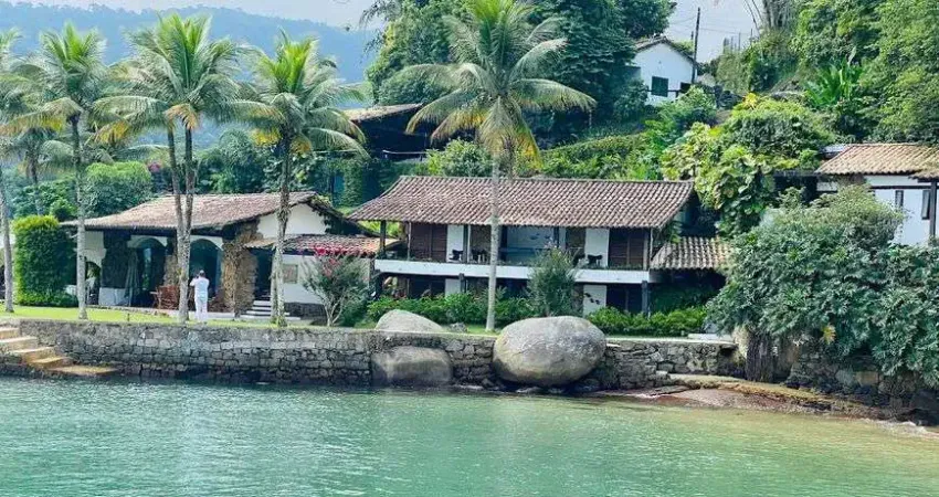Casa sobrado de alto padrão à venda no Condomínio PortoGalo em Angra dos Reis - RJ.