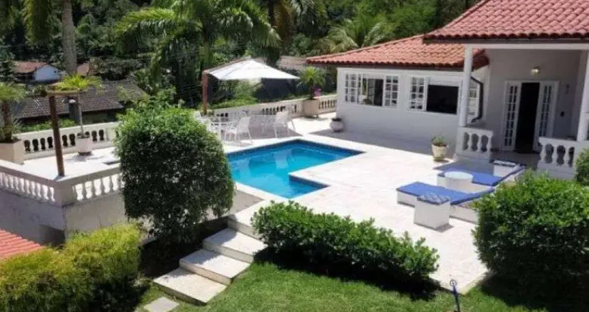 Casa sobrado de alto padrão à venda no Condomínio PortoGalo em Angra dos Reis - RJ.
