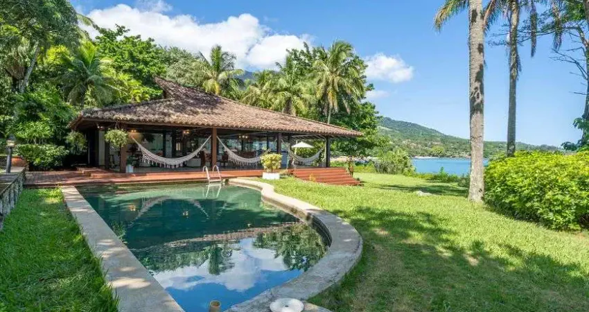 Casa à venda no Condomínio Sitio Curral em Ilha Bela - SP.