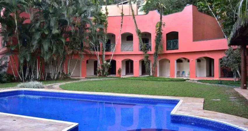 Casa de condomínio para venda possui 415 metros quadrados com 6 quartos