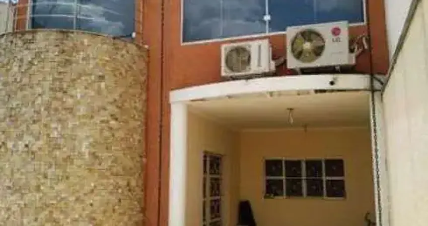 Casa mobiliada para venda possui 137 metros quadrados em Campinas - SP.