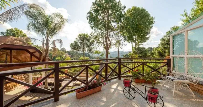 Casa de alto padrão à venda no Jardim Manancial em Campos do Jordão - SP.