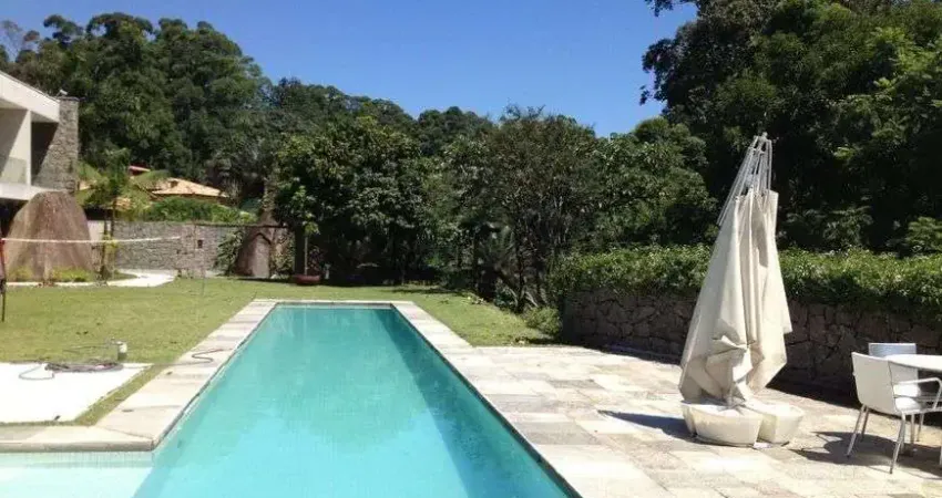 Casa de condomínio para aluguel e venda em Santana do Paraíba - SP.