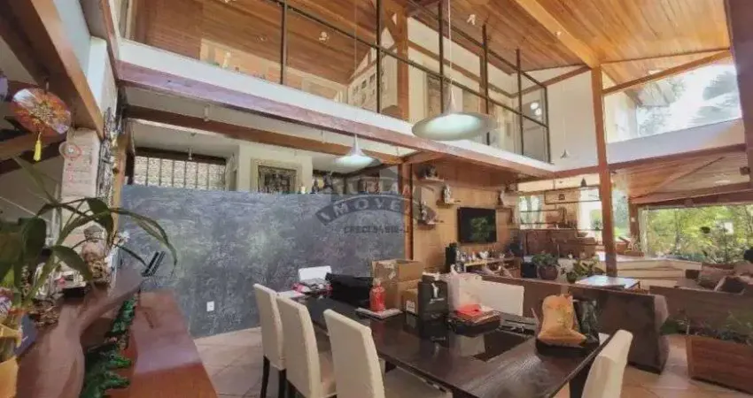 Casa Sobrado alto padrão à venda no Condomínio Dom Henrique II em Cotia - SP
