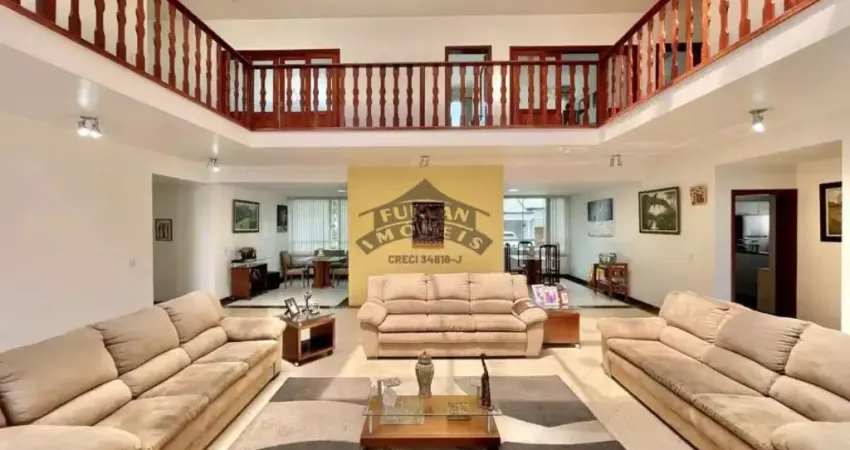Casa Sobrado alto padrão à venda no Condomínio Golf Village em Carapicuíba - SP
