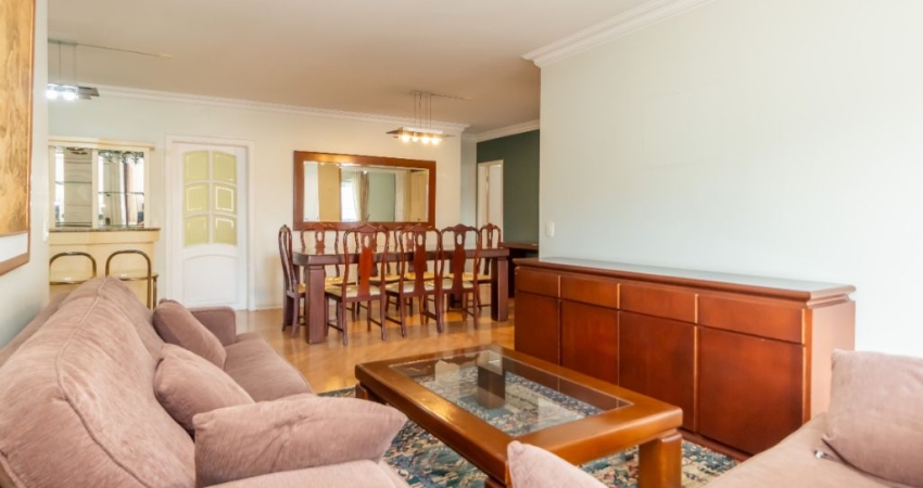 Apartamento alto padrão à venda no condomínio Edifício Versailles em Moema em São Paulo - SP.