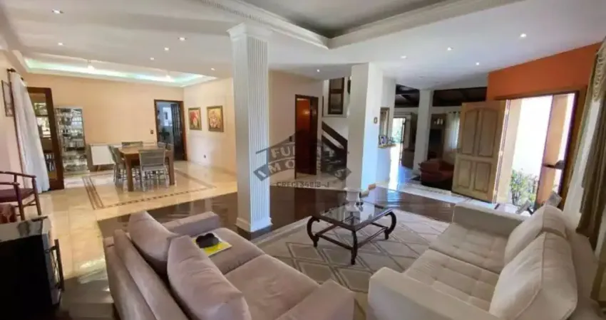 Casa Sobrado alto padrão à venda no Condomínio Jardim Passárgada em Cotia - SP