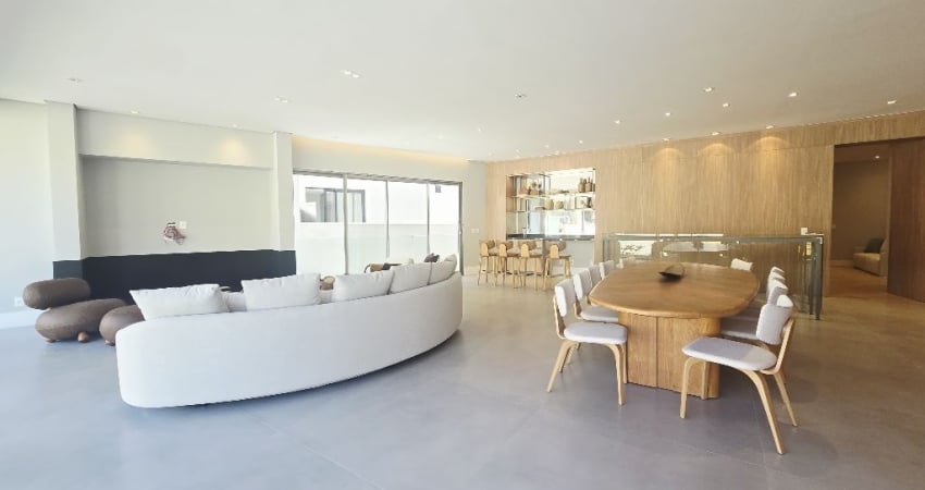 Casa alto padrão à venda no Alphaville Residencial Um em Barueri em São Paulo - SP.
