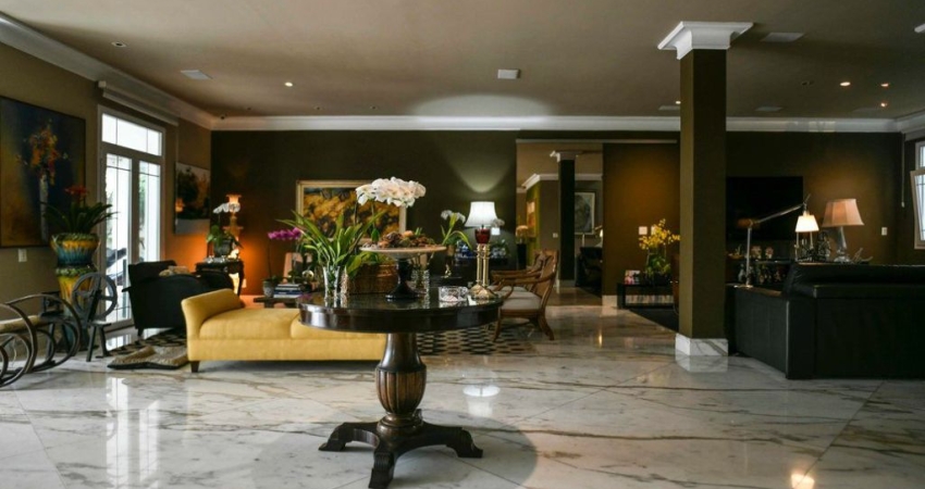 Casa sobrado de alto padrão à venda no Condomínio Residencial Haras Guancan em Cotia - SP