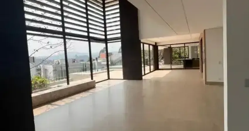Casa sobrado de alto padrão à venda no Condomínio Tamboré 11 em Tamboré em Santana de Parnaíba - SP