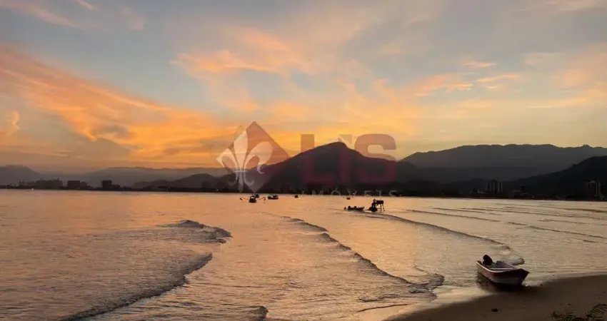 Apartamento frente a praia do camaroeiro com 2 dormitórios.