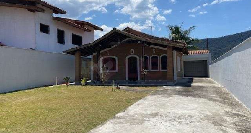 VOCÊ QUE PROCURA UMA CASA TÉRREA  AMPLA, EM EXCELENTE LOCALIZAÇÃO NA PRAIA MARTIM DE SÁ. COM AMPLO
