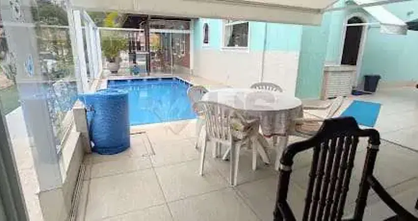 Casa à venda 5 Quartos, 1 Suite, 4 Vagas, 293M², Delfim Verde, Caraguatatuba - SP