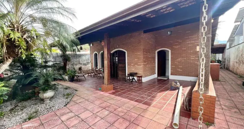 Casa à venda 3 Quartos, 1 Suite, 2 Vagas, 128M², Martim de Sá, Caraguatatuba - SP