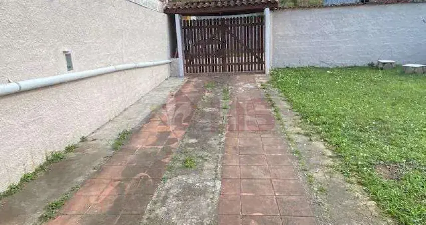 VENHA CONHECER ESTA CASA TÉRREA, AMPLA, COM ESPAÇO PARA CONSTRUIR UMA BELA ÁREA DE LAZER/GOURMET NA PRAINHA
