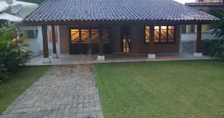 Casa à venda 5 Quartos, 3 Suites, 6 Vagas, 256M², Park Imperial, Caraguatatuba - SP