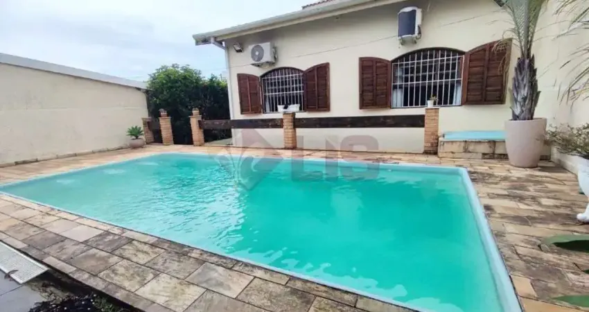 Casa à venda 2 Quartos, 1 Suite, 4 Vagas, 187M², Martim de Sá, Caraguatatuba - SP