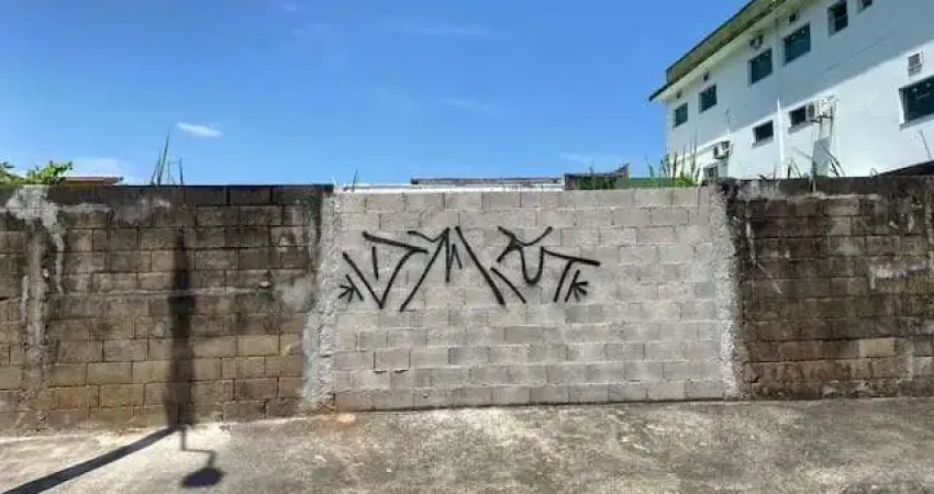 EXCELENTE ÁREA COMERCIAL PRÓXIMO AO FORUM DE CARAGUATATUBA COM PROJETO APROVADO PARA 30 SALAS COMERCIAIS.