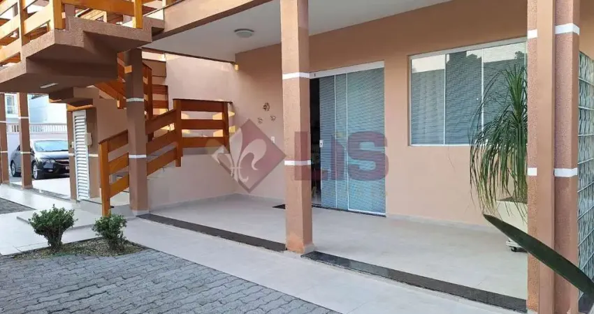 Locação definitiva – linda casa em condomínio no massaguaçu