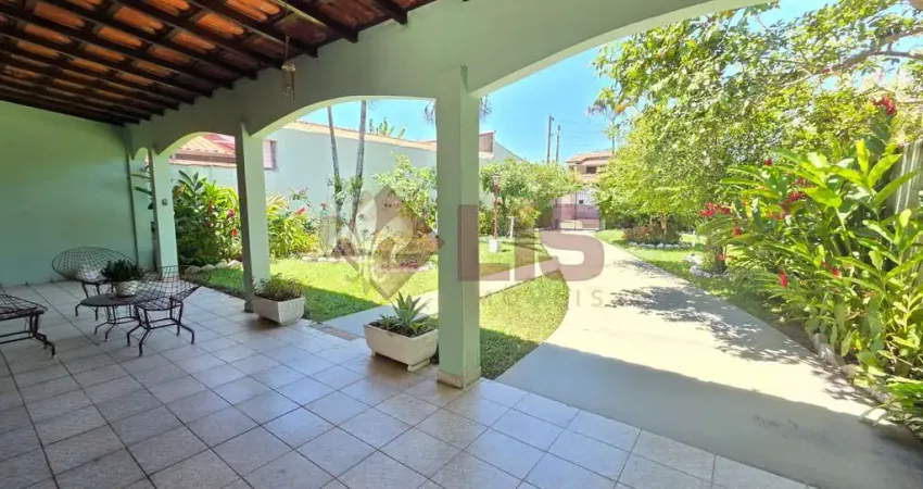 Casa com 2 quartos à venda na Rua José Francisco Passos, Centro, Caraguatatuba