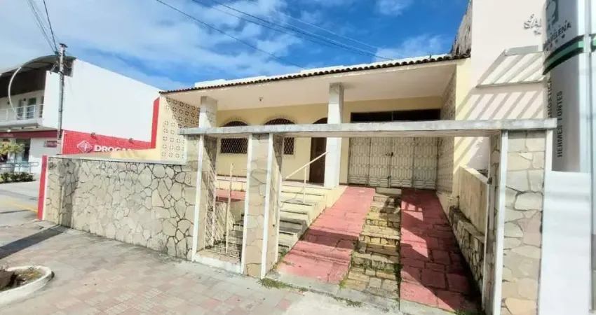 Oportunidade Imperdível: Casa na Av. Hermes Fontes. Localização Estratégica