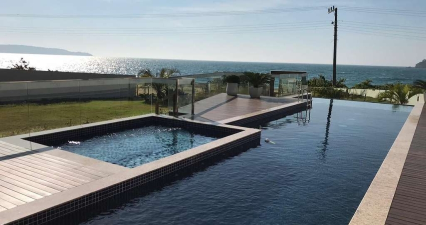 APARTAMENTO COM 03 SUÍTES EM BOMBINHAS