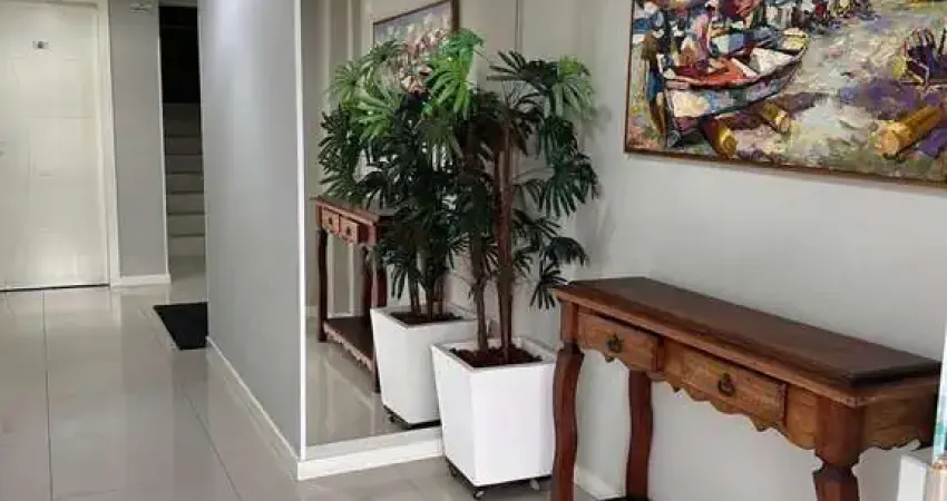 APARTAMENTO COM EXCELENTE LOCALIZAÇÃO À VENDA EM BOMBAS
