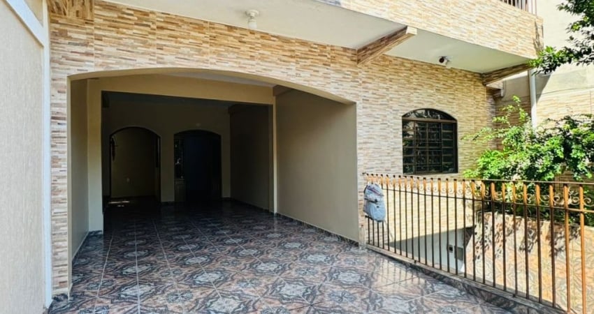 ALUGO CASA NA PRAÇA 14 COM 7 SALAS PARA FINS COMERCIAIS