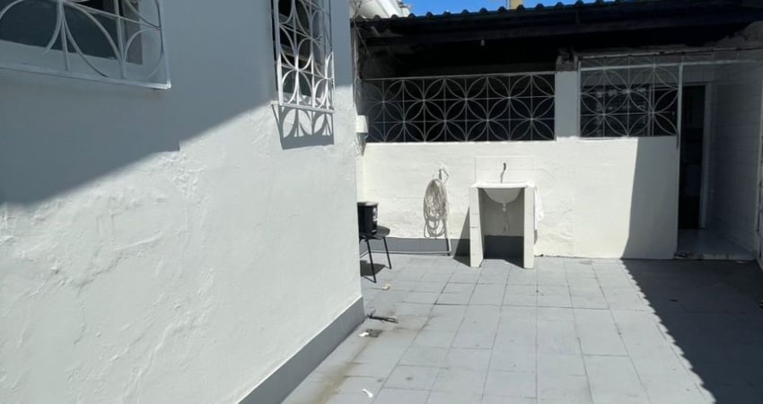 VENDO CASA NO DOM PEDRO COM 03 QTOS PROXIMO A PRACA