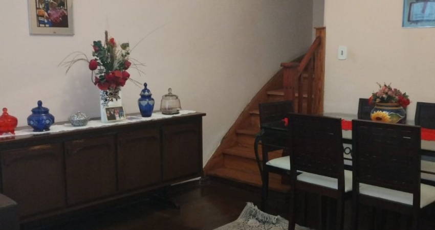 SOBRADO COM 2 SALAS, 2 DORMS, 1 VAGA DE GARAGEM!