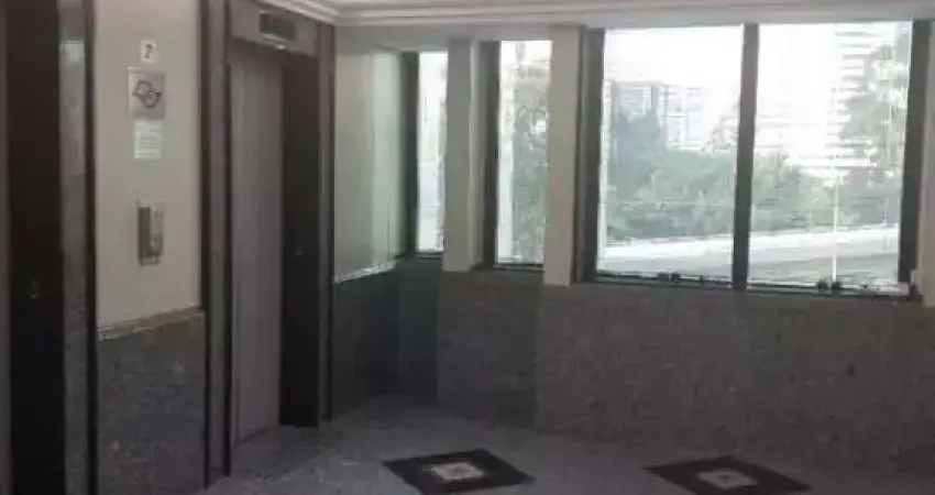 Sala comercial para alugar na Avenida Eusébio Matoso, Pinheiros, São Paulo