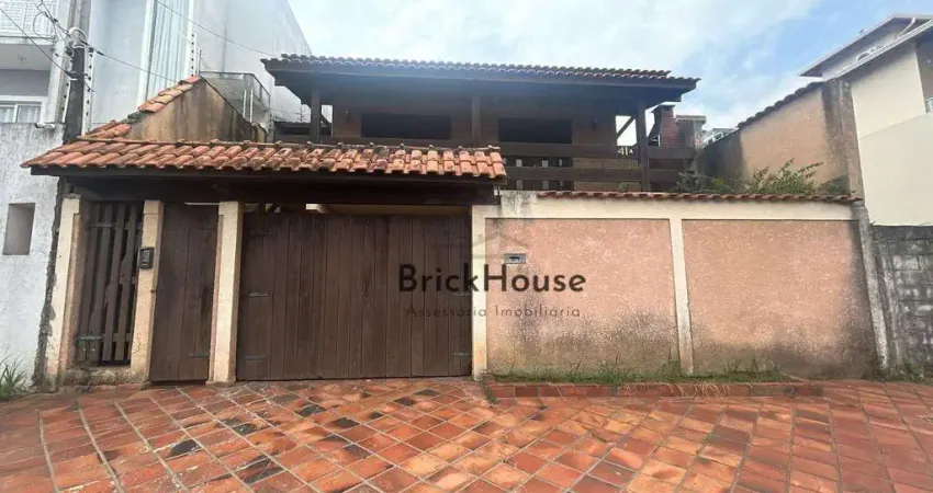 Casa com 3 dormitórios à venda, 225 m² por R$ 990.000 - Jardim Villaça - São Roque/SP